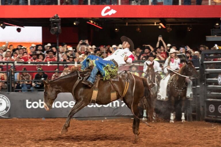 FOTOS: Montarias da final do Rodeio Internacional em Barretos