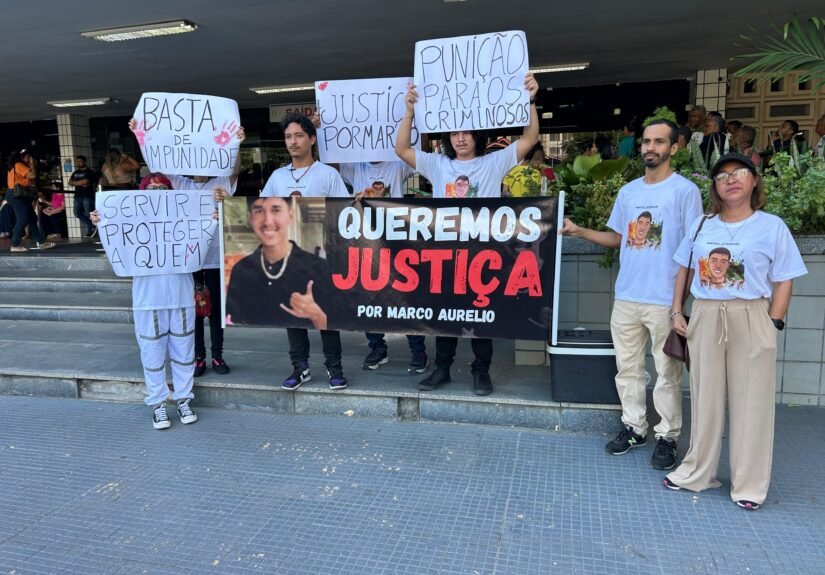 Família de universitário morto em ação da PM pede justiça durante audiência em Manaus