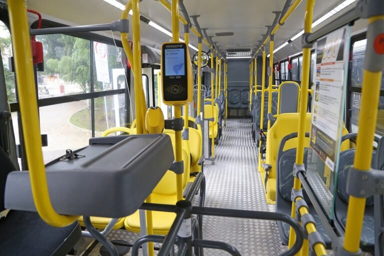 Linhas de ônibus têm itinerários alterados durante parada LGBT em Aracaju neste domingo