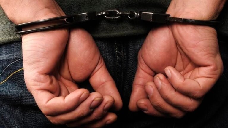 Filho é preso por tentar matar a própria mãe a facadas em Governador Valadares