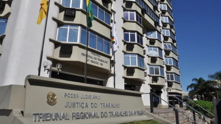 Justiça condena cooperativa médica a pagar R$ 15 mil a funcionária vítima de injúria racial: 'A cor não pega', disse médico