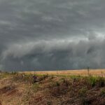 Após tornados, Paraná pode registrar novos temporais durante a semana; veja previsão do tempo