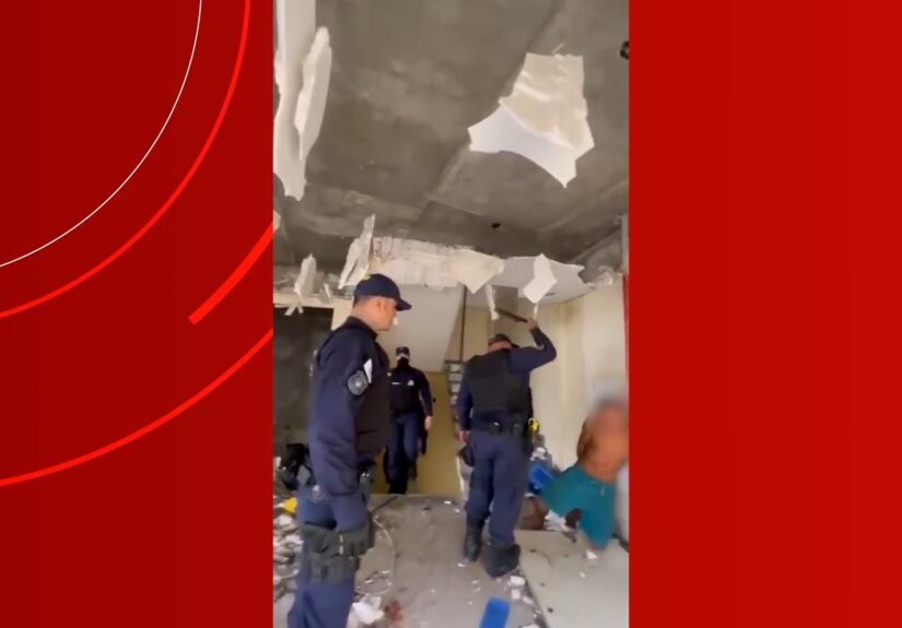 Justiça determina soltura de guardas municipais presos suspeitos de torturarem homem algemado em Manaus