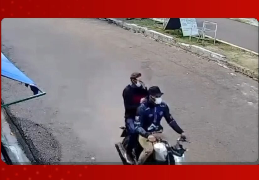 VÍDEO: Dupla rouba malote com R$ 80 mil de funcionária de correspondente bancário no AM