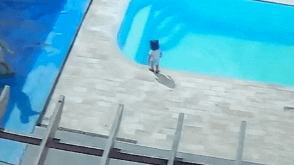 Mãe fala de susto após filha de 1 ano cair na piscina e faz alerta a outros pais: 'Em segundos, tudo pode acontecer'