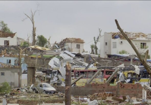 Atendimento às pessoas, limpeza dos destroços e avaliação de recuperação: veja plano do governo para cidade atingida por tornado no Paraná