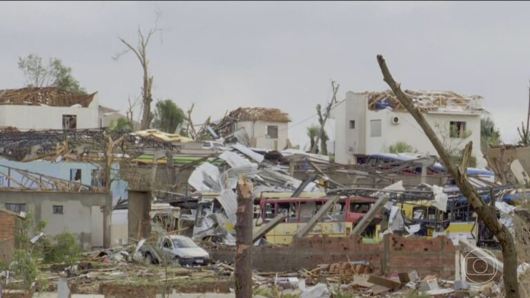 Atendimento às pessoas, limpeza dos destroços e avaliação de recuperação: veja plano do governo para cidade atingida por tornado no Paraná
