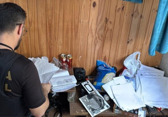 Homem é preso no Paraná por vender vídeos de abuso infantil na deep web