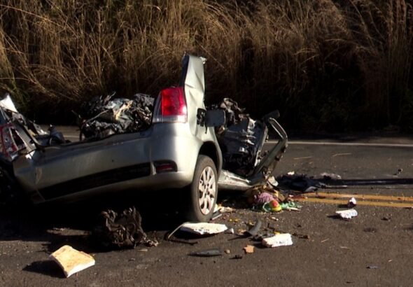 Morte de três trabalhadores no Paraná: carro em que vítimas estavam cruzou duas pistas até atingir caminhão, mostra investigação