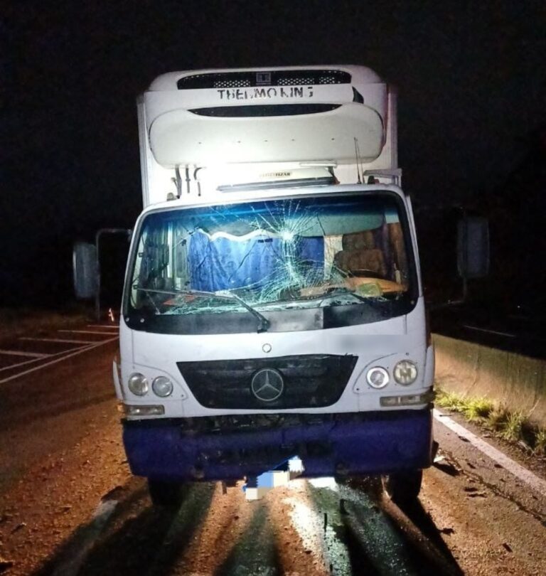 Motorista de caminhão é preso por dirigir embriagado e causar acidente na Via Dutra, em Volta Redonda