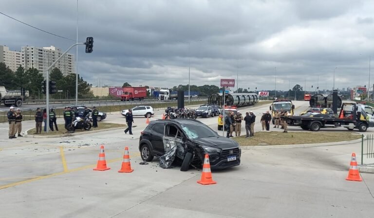PM morre a caminho do trabalho após acidente entre moto e viatura da Polícia Penal em Curitiba