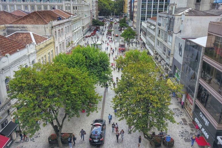 Pela quarta vez, vereadores de Curitiba prorrogam pagamento de multas da pandemia