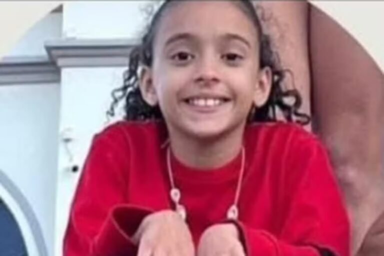 Corpo de criança baleada por policial penal após 'fechada' no trânsito é enterrado: 'Minha filha é tudo para mim', diz pai