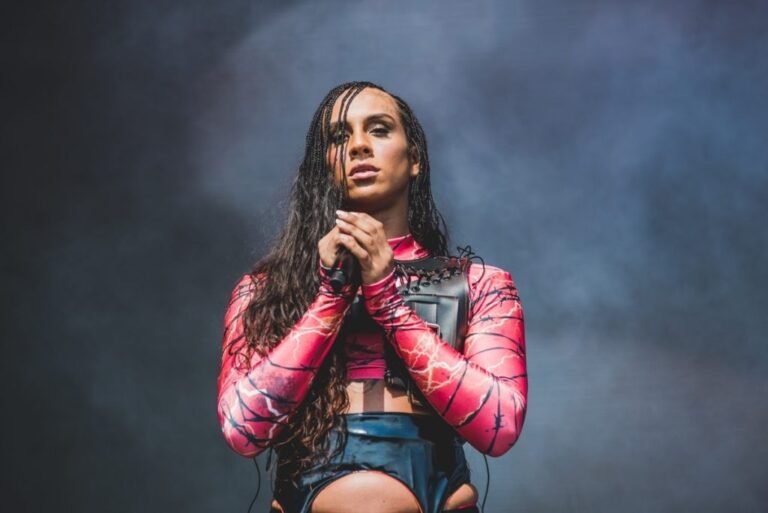 Cantora Linn da Quebrada é anunciada como atração da Parada da Diversidade de Teresina