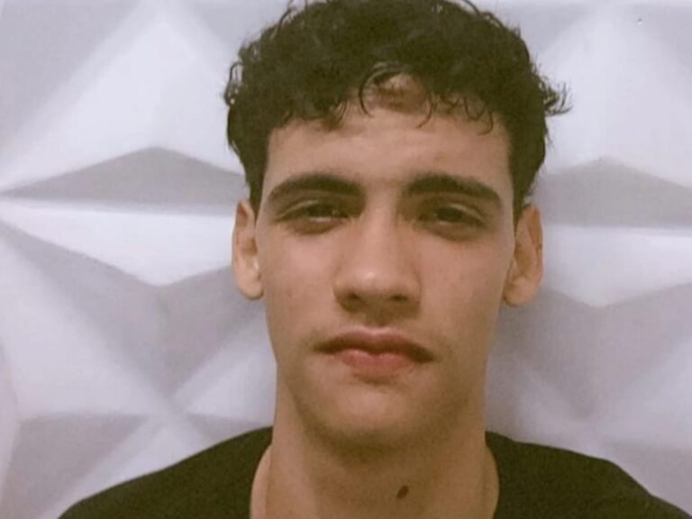 Jovem morre após se desequilibrar de bicicleta e ser atropelado em rodovia no Acre