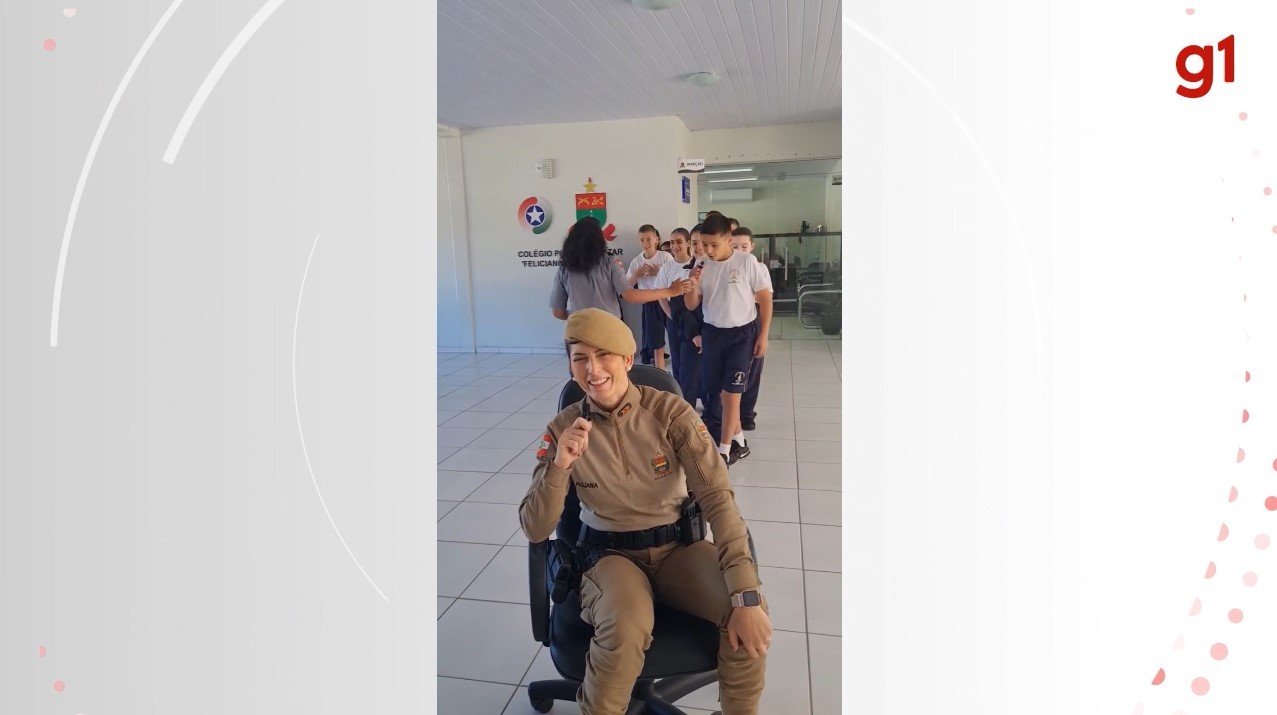 ‘Boa tarde, sargento’: monitora de colégio militar de SC viraliza ao tentar adivinhar nomes de alunos pela voz