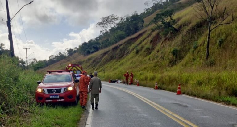 Batida entre motos deixa dois mortos na RJ-106, em Saquarema