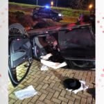 Motorista foge de abordagem, atropela motociclista e capota carro com mais de 160 kg de cocaína no Paraná