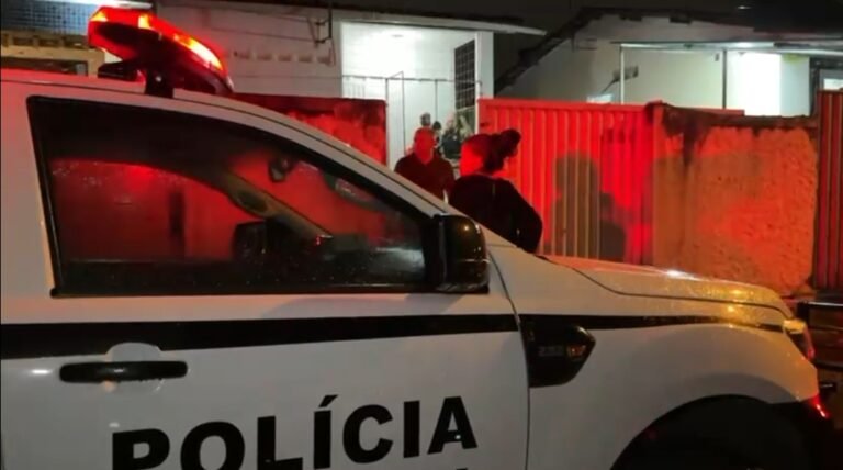 Mulher é encontrada morta dentro de casa, em João Pessoa