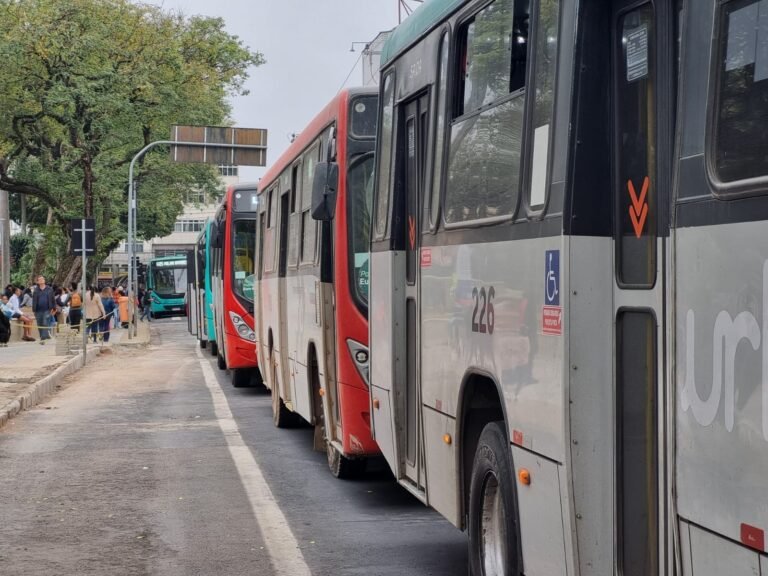 Ônibus ficam sem circular durante paralisação de rodoviários em Juiz de Fora