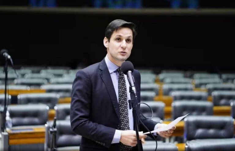 Ex-deputado federal Rafael Motta vai ser transferido para tratamento em SP após acidente de kitesurfe em Natal