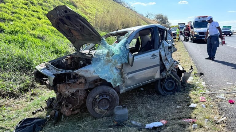 Carro capota, deixa família ferida e mobiliza dois helicópteros em resgate na Bandeirantes em Campinas