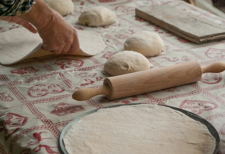 Agente de limpeza, pizzaiolo e mais: Sine em RR oferta 90 vagas de emprego nesta terça-feira