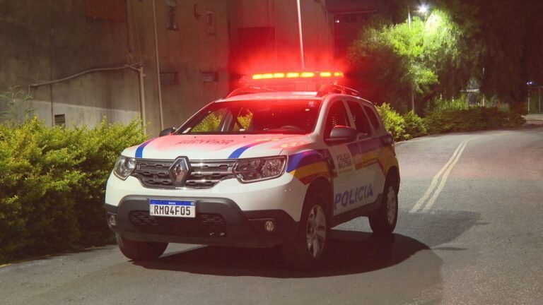 Pai morre e filho fica ferido ao serem baleados dentro de casa em MG
