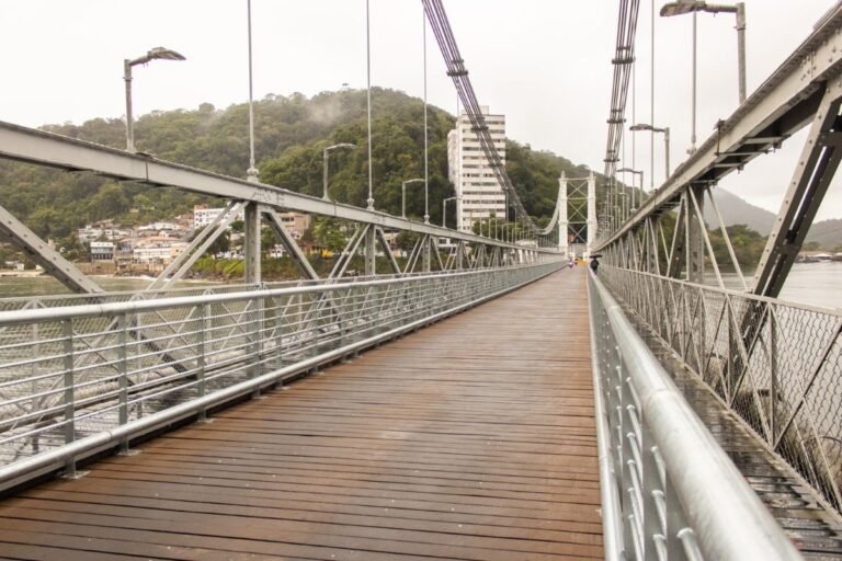 Trânsito na Ponte Pênsil será alterado durante obras em São Vicente; veja horários