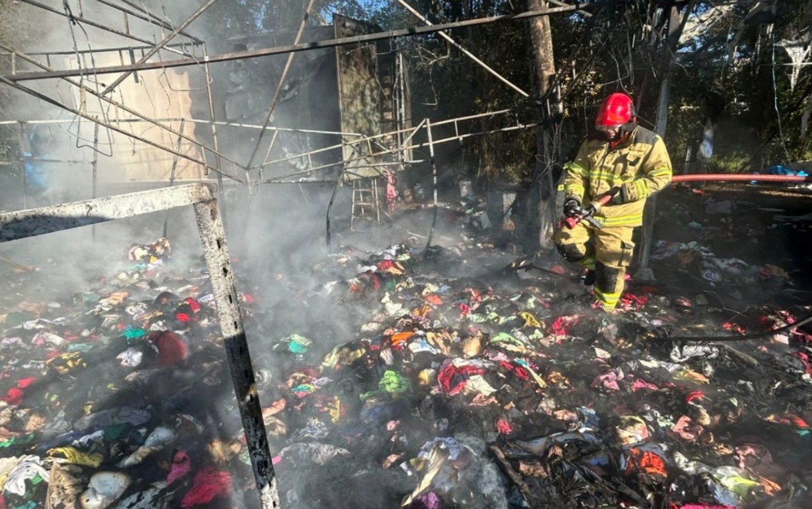 Incêndio atinge barracas e caminhão na Festa de Agosto em São Lourenço; ninguém ficou ferido