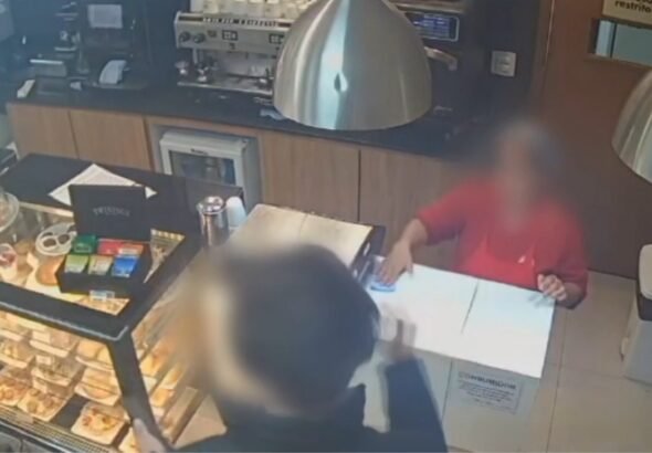 Atendente de posto diz que cliente recusou atendimento por ela ser negra, e caso é investigado em Curitiba