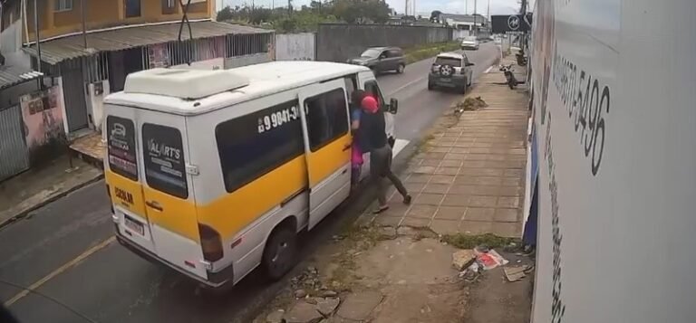 Casal tem van escolar roubada e é obrigado a entrar no veículo com assaltantes em João Pessoa