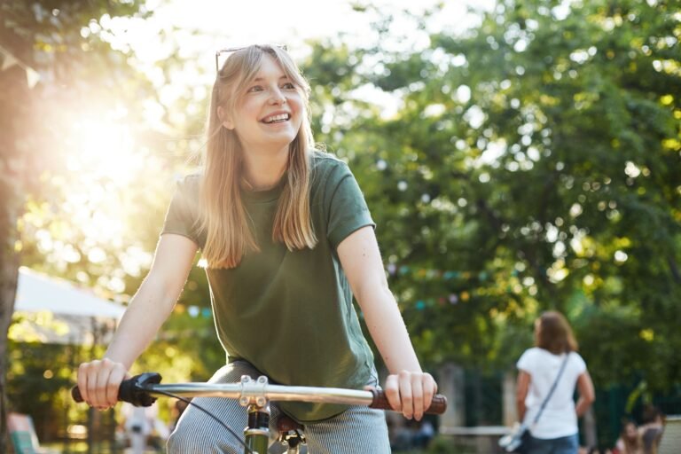 Qual o melhor horário para tomar vitamina D? Entenda como o organismo absorve esse nutriente