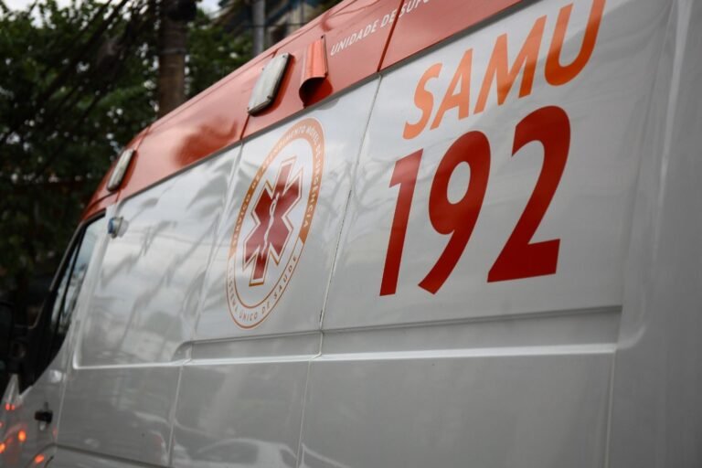 Adolescentes morrem após moto ser atingida por carro que entrou na contramão por engano em MG