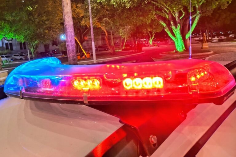 Criminosos ameaçam idoso com arma e roubam R$ 30 mil de cofre de relojoaria, em Montes Claros