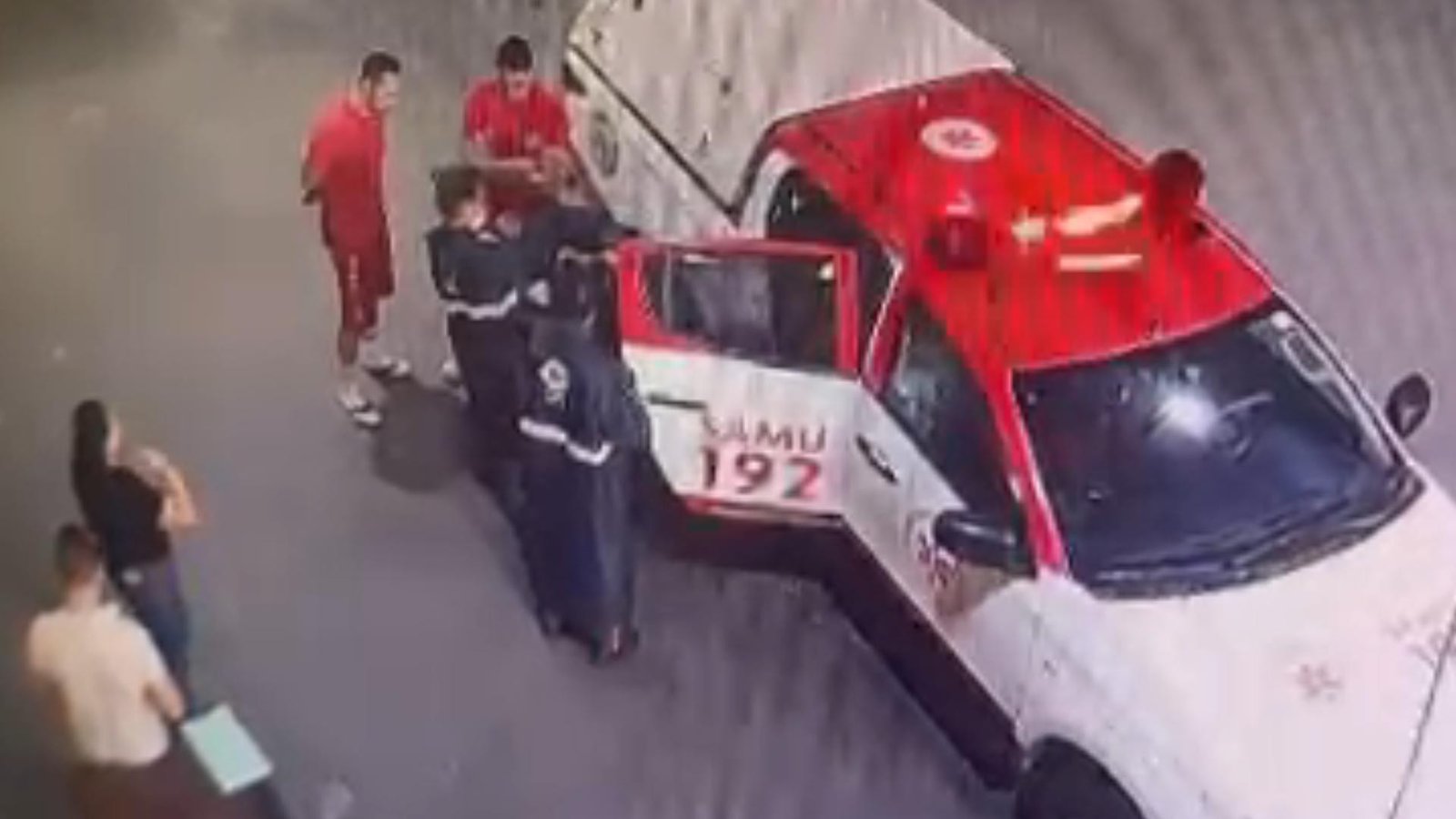 Vídeo: bebê engasgada é salva no Paraná após família pedir ajuda em quartel dos bombeiros