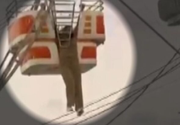 Vídeo: mulher fica pendurada em roda-gigante durante festa na Grande Curitiba