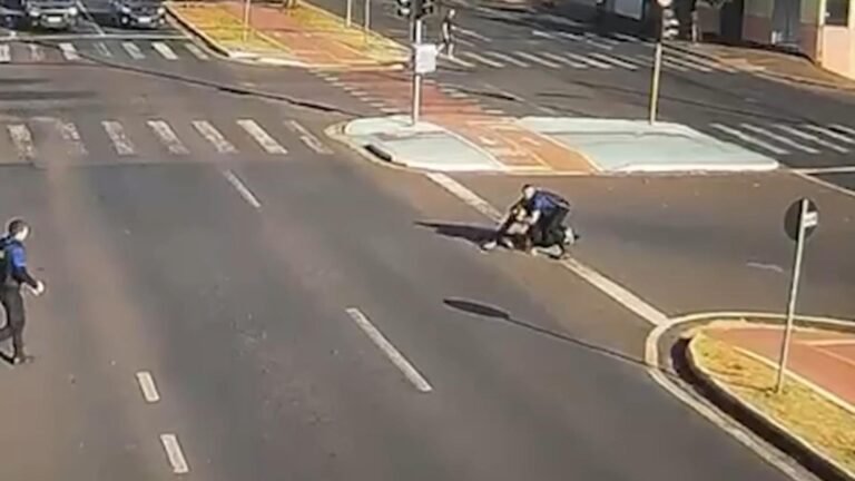 VÍDEO: Homem é perseguido e preso no meio da rua depois de importunar sexualmente uma adolescente em ônibus, no Paraná