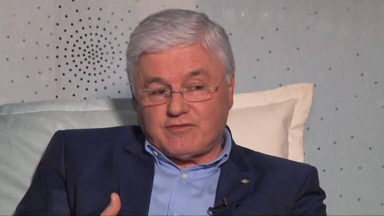 Ex-presidente da Assembleia Legislativa do Paraná é condenado a devolver R$ 502 mil por manter funcionária fantasma