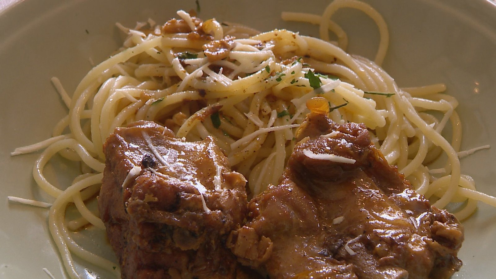 Receita de Vó: aprenda a fazer costelinha suína com macarrão da Dona Ana Maria