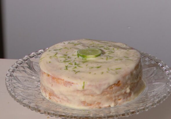 Aprenda receita de bolo de limão com cobertura