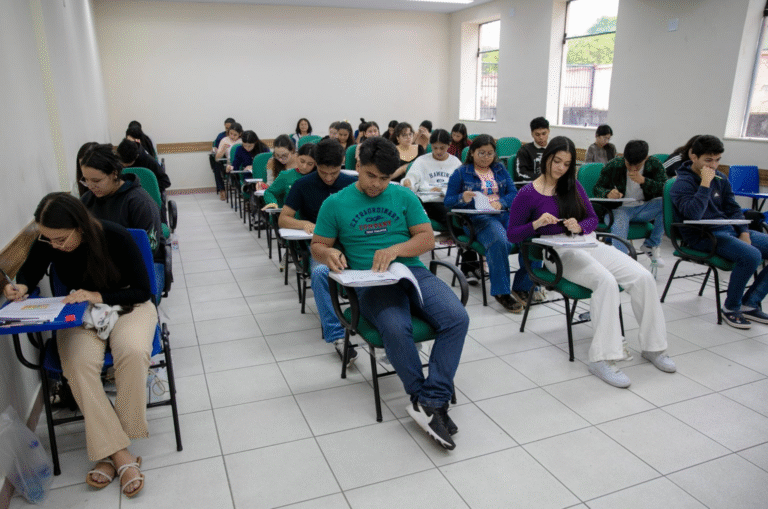 Vestibular e SIS da UEA: prazo para solicitar isenção da taxa e se inscrever de graça encerra nesta sexta (1º)