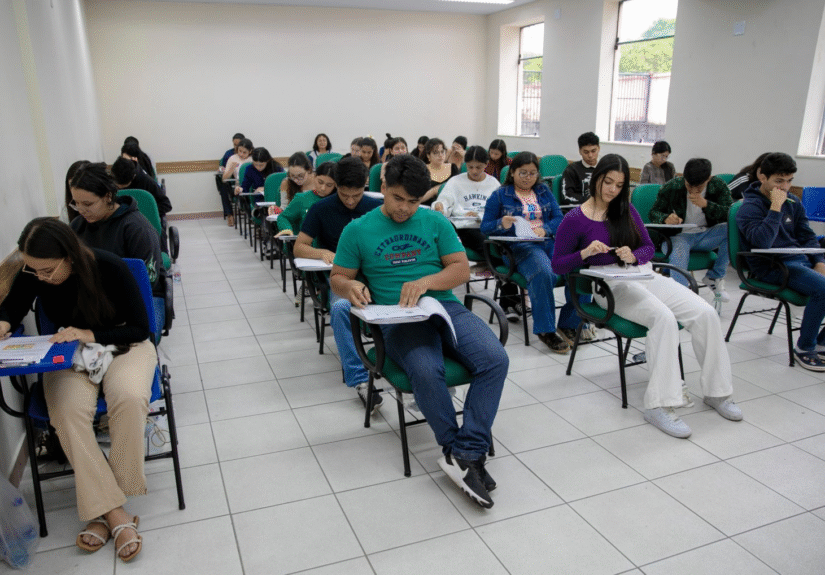Vestibular e SIS da UEA: prazo para solicitar isenção da taxa e se inscrever de graça encerra nesta sexta (1º)