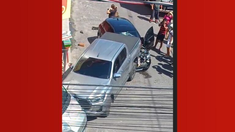 VÍDEO: Idosa morre após ser atropelada e ficar presa entre carros em Manaus