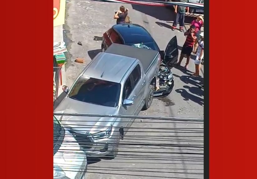 VÍDEO: Idosa morre após ser atropelada e ficar presa entre carros em Manaus