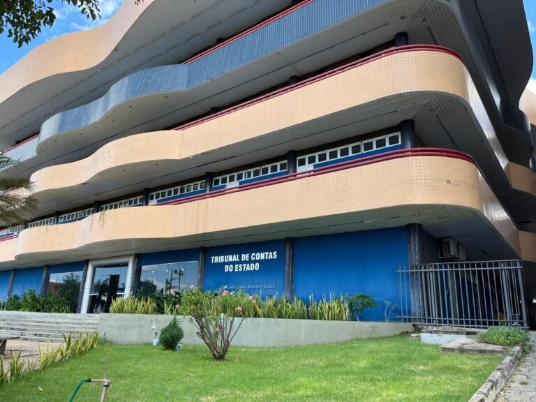 TCE-PI suspende contrato de R$ 1,3 milhão da Prefeitura de Parnaíba por suspeita de sobrepreço em livros didáticos