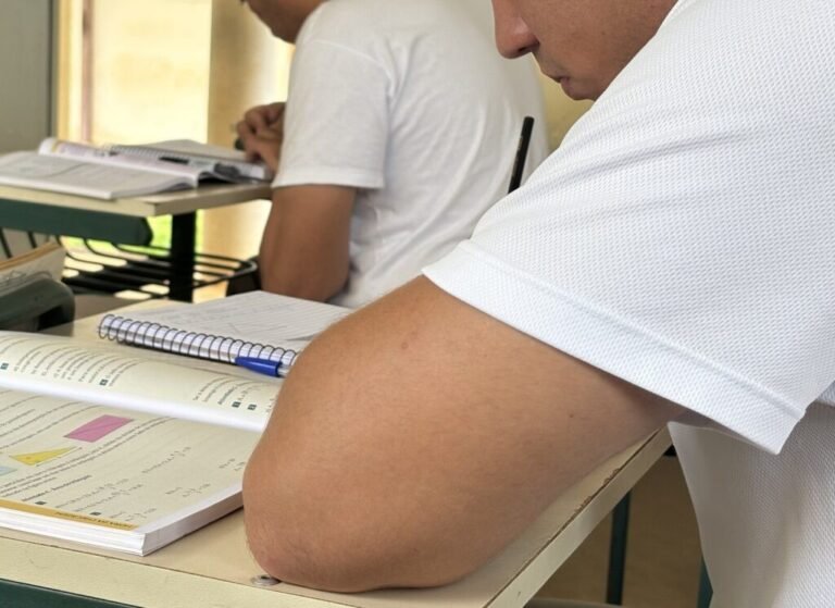 Encceja 2025: Veja exemplos de textos sobre a importância das creches e sobre estratégias para combater o vício em bets