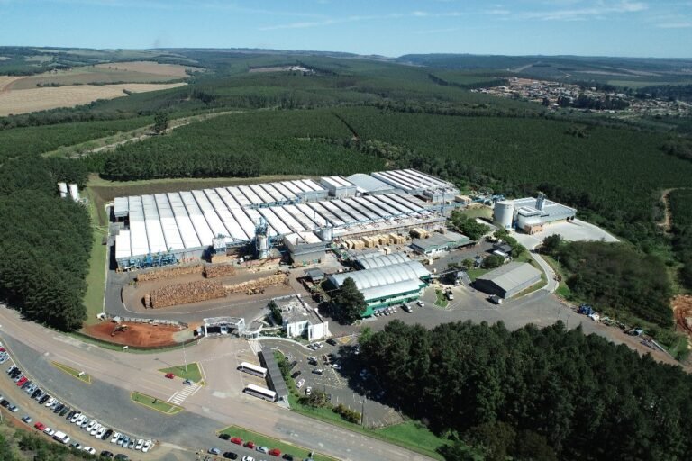 Indústria que anunciou demissão em massa no PR era uma das maiores empregadoras da cidade, diz prefeitura