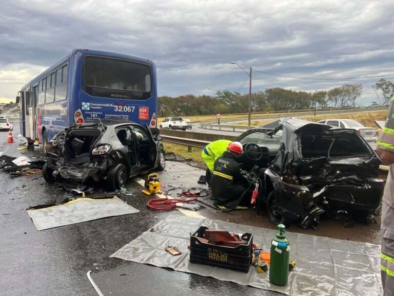 Batida entre três veículos e incêndio em carreta complicam trânsito na Rodovia Dom Pedro, em Campinas