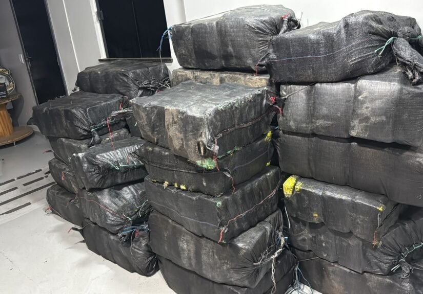 Três colombianos e um peruano são presos com 1,5 tonelada de drogas no Rio Solimões